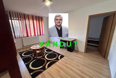 Apartament cu 3 camere semidecomandat, mobilat în Micro III - 1