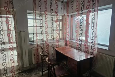 Ofer Garsoniera pentru inchiriere, 20mp, in vila, et.1, balcon, zona Andronache - Colentina - 2