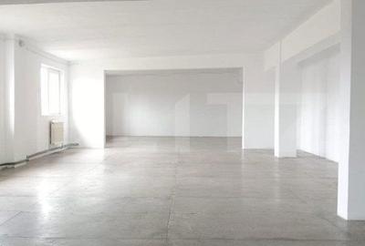 Spațiu comercial, de 1,000 mp, în Central