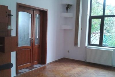 Casă cu 4 camere în Exterior Vest - 3