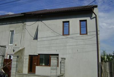 Casă cu 5 camere în Moșnița Nouă