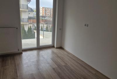 Apartament cu 2 camere decomandat în Tractorul - 3