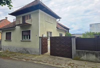 Casă individuală cu 4 camere cu Teren 1100 Mp în Central - 1
