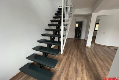 Casă cu 3 camere cu Teren 1000 Mp în Central - 2