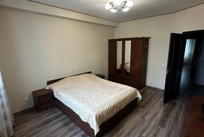 Apartament cu 2 camere decomandat în Tractorul