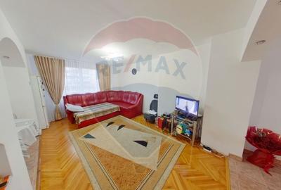 Apartament cu 4 camere decomandat, mobilat în Ultracentral