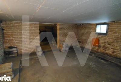 Casă cu 4 camere cu Canalizare în Lupeni - 1