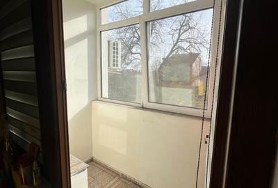 Apartament cu 2 camere semidecomandat în Km 4 - 8