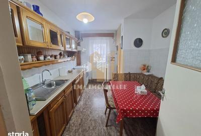 Apartament cu 3 camere decomandat, mobilat în Tractorul - 3