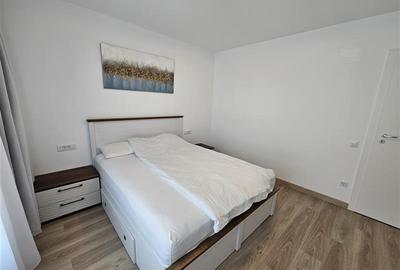 Apartament cu 3 camere decomandat, mobilat în Tractorul - 27