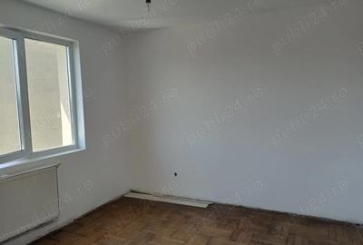 Apartament cu 3 camere decomandat în Târgu Neamț - 1