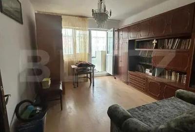 Apartament 2 camere decomandate, 2 balcoane, etaj 1, zona Vlahuta