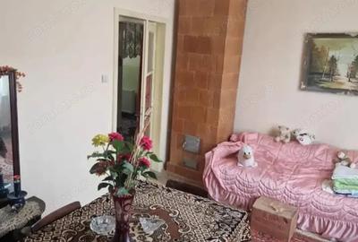 Apartament cu 3 camere decomandat în Uioara de Sus - 9