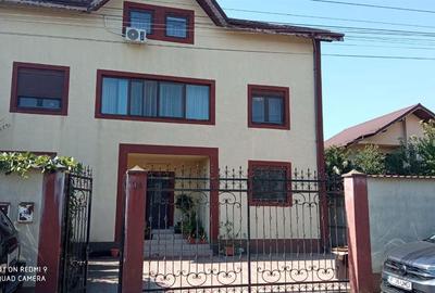 Apartament cu 3 camere decomandat în Central - 1