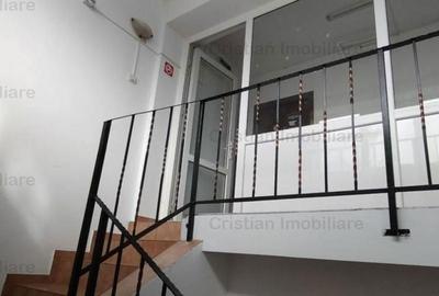 Spațiu comercial, de 1,000 mp, în Central - 6