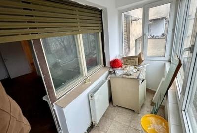 Apartament cu 3 camere decomandat în Podu Roș - 2