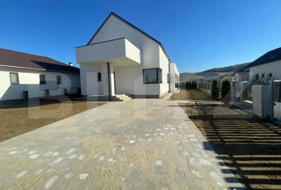 Casă cu 5 camere cu Teren 500 Mp în Unirea - 4