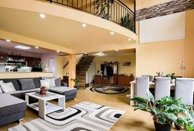 Casă cu 4 camere în Central - 2