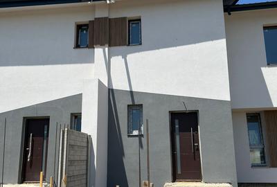 Casă înșiruită de vânzare – Chiajna, str. Nucilor – 163.000 € - 3