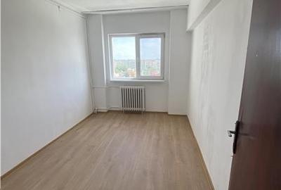 Apartament cu 3 camere decomandat în Tei