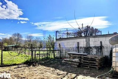 Casă cu 4 camere cu Teren 1622 Mp în Central - 2