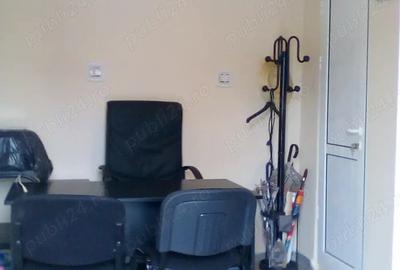 Casa cu arhitectura deosebita ,zona buna pentru birouri - 1