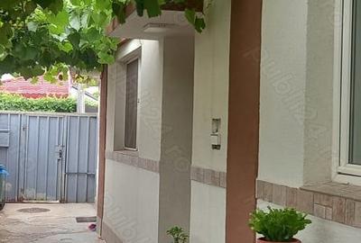 Casă cu 7 camere cu Teren 400 Mp în Central - 2