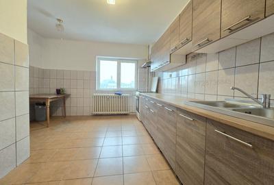 Metrou Piata Unirii -Bulevardul Coposu, 5 camere, 117 mp, bloc 1990 - 1