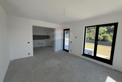 Casa de vanzare la 12 minute de Pitesti inconjurata de natura - 6
