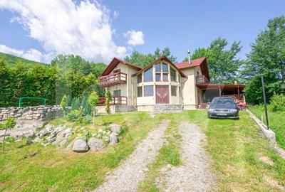 Casa de vacanta spatioasa cu priveliste spectaculoasa in Tocile - 2