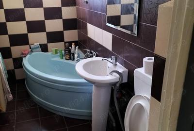 Apartament cu 3 camere semidecomandat în Central - 1