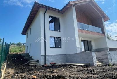 Casa individuala cu suprafata generoasa, teren mare si priveliste placuta !
