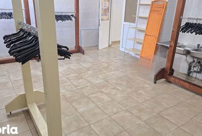 Spațiu comercial, de 135 mp, în Central - 4