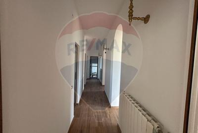 Casă cu 5 camere de vânzare - 9