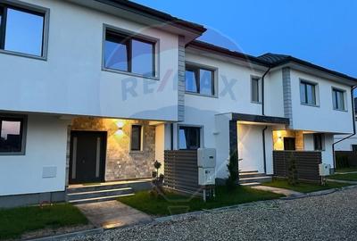 De vanzare Casa / Vila cu 4 camere