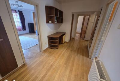 Apartament cu 3 camere în Mărăști