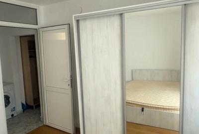 Apartament cu 2 camere decomandat în Berceni