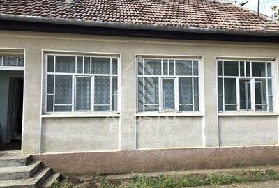 Casă cu 5 camere cu Teren 1620 Mp în Central - 2