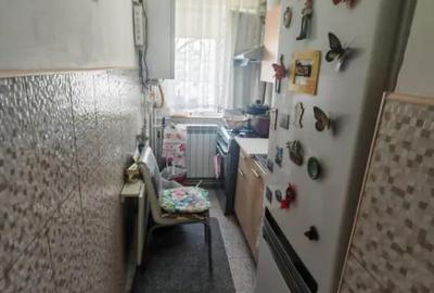 Apartament cu 2 camere semidecomandat în Km 4 - 4