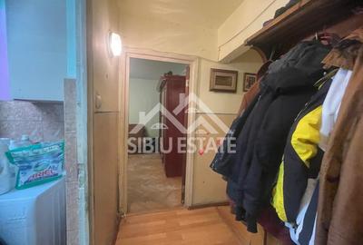 Apartament de vanzare cu 3 camere, decomandat,  2 balcoane, pivnita - 10