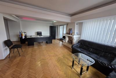 Apartament cu 4 camere decomandat în Unirii