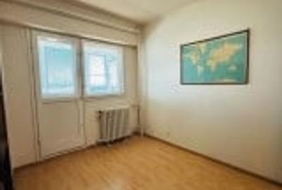 Apartament cu 3 camere semidecomandat în Timișoara