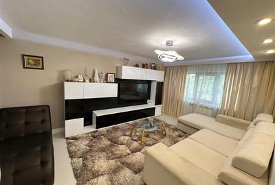 Apartament 3 camere, etaj 2, zona Centrala - Piata - Independentei