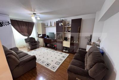 Apartament de vanzare, cu 3 camere, zona centrala