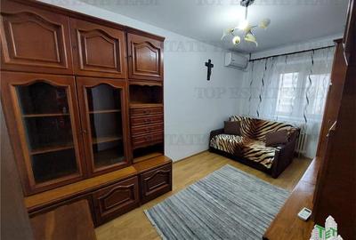 Apartament cu 3 camere decomandat, mobilat în Casa de Cultură