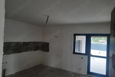 Casă cu Teren 420 Mp în Șendreni - 1