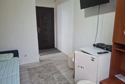 Garsoniera cf 2 de inchiriat in 9 Mai - 2