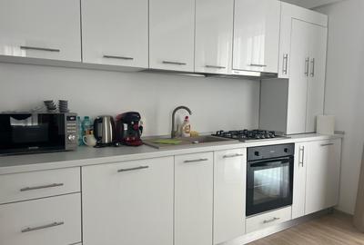 2 camere decomandat  mobilat , utilat , bloc nou, loc parcare inclus, 2 balcoane - 2