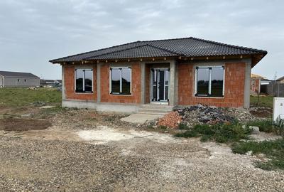 Casă cu 3 camere în Sântandrei