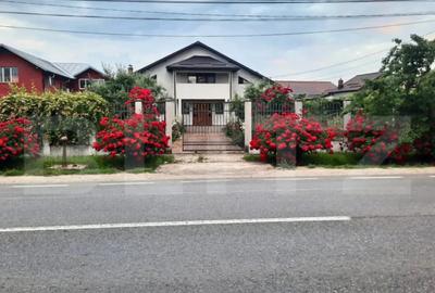 Casă cu 7 camere cu Teren 3000 Mp în Central
